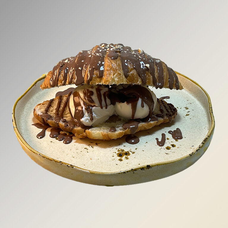 کروسان با بستنی و کرم فندق